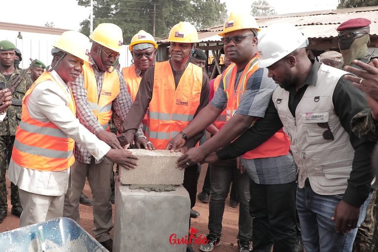 Faranah: le PM Bernard Goumou, lance les travaux de construction du commissariat central de cette localité