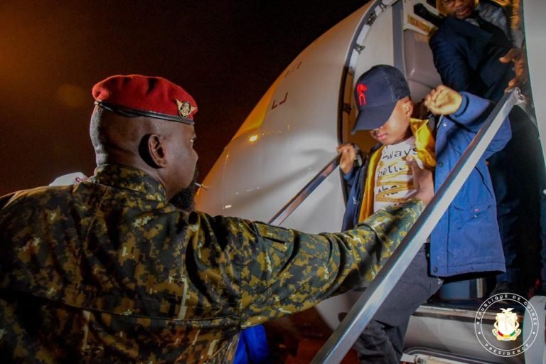 Aéroport Ahmed Sékou Touré : Colonel Mamadi, a l&rsquo;accueil des Guinéens venant de Tunisie