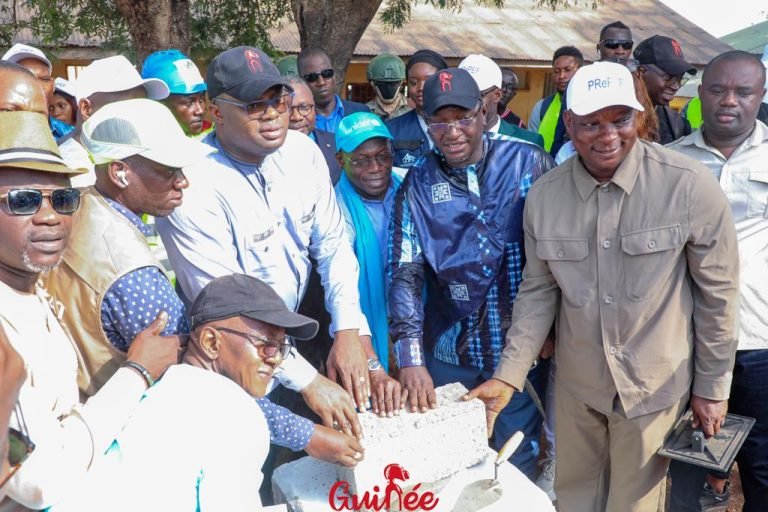 C/Kassa: le premier ministre pose la première pierre du projet de construction de 1000 salles de classe