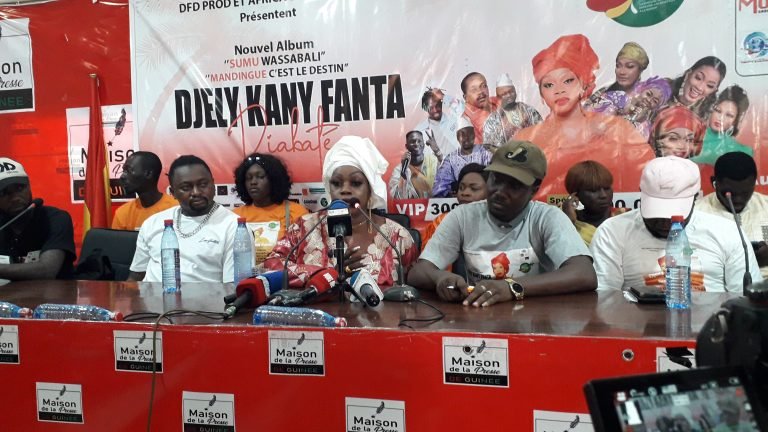 La diva Djely Kany Fanta Diabaté, revient avec un double album de plus de 40 titres