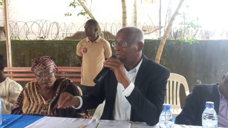 Saisie des passeports des ministres: « C&rsquo;est comme s&rsquo;ils sont dévalués », estime Bah Oury