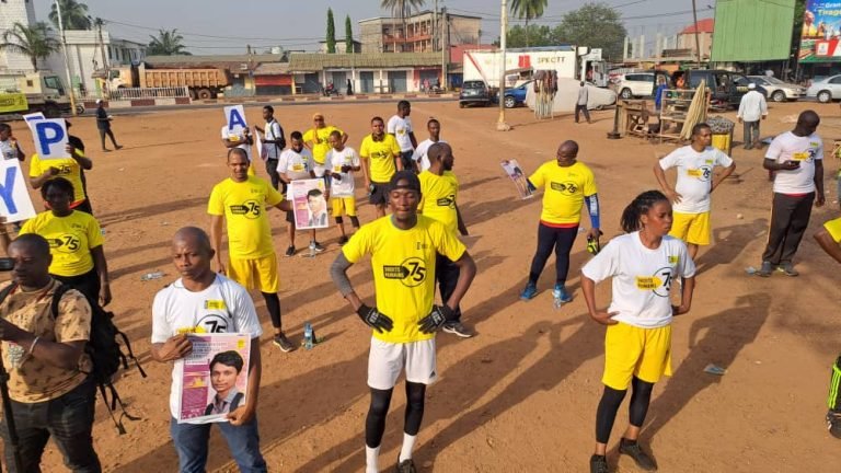 Amnesty International Guinée, écrit le droit à travers une randonnée pédestre à Conakry