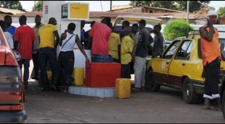 Guinée. Pour contrer la vente du carburant dans les bidons, la police annonce des mesures