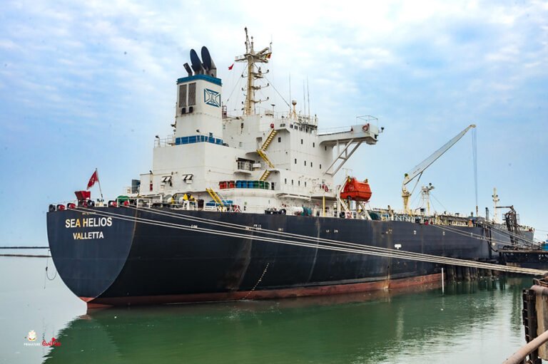 Guinée. L&rsquo;Etat réceptionne un bateau contenant du Gasoil