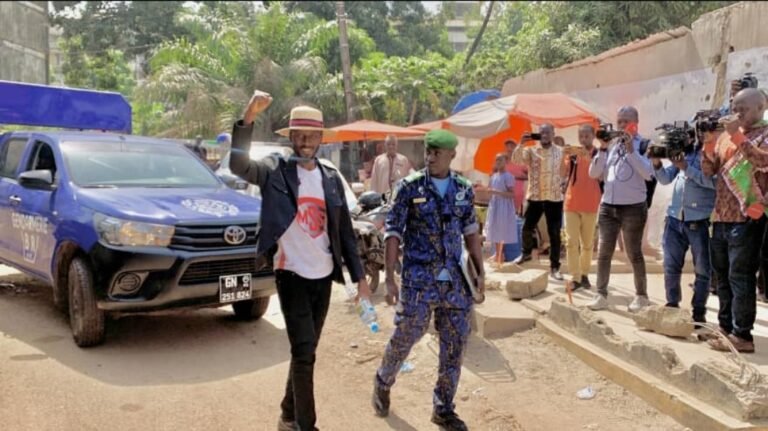Guinée. Voici les raisons qui ont conduit Journaliste Sékou Pendessa en prison 