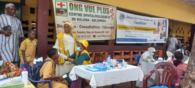 Vue et audition. Le Lion’s Club de Guinée en action dans une école de Conakry