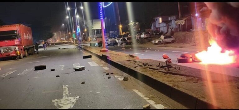 Le manque de courant à Conakry irrite la colère des citoyens