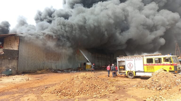 Conakry. Un entrepôt d&rsquo;EDG en feu à Hamdalaye CEPERTAM 