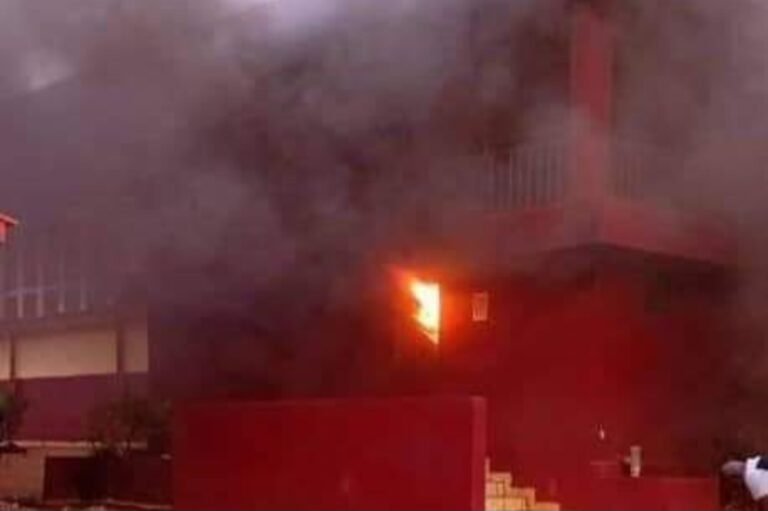 Incendie maîtrisé au sein de l&rsquo;université Général Lansana Conté de Sonfonia (UGLCSC)