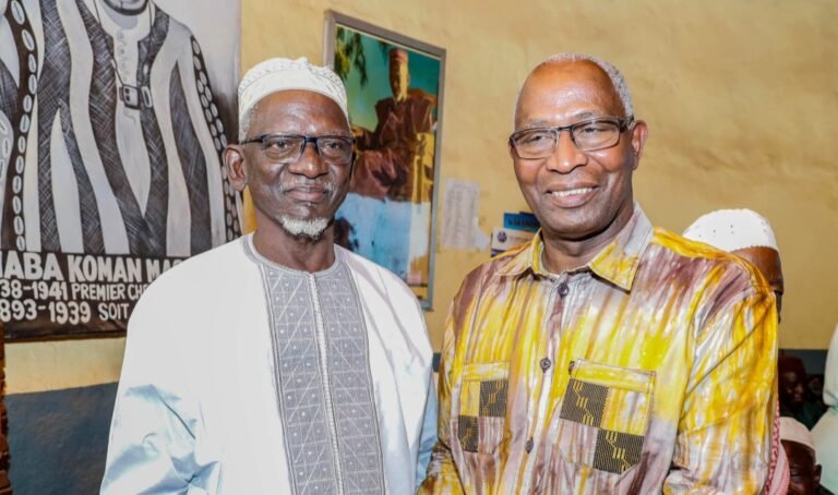 Le Sotikêmo de Siguiri transmet son message de soutien du CNRD à Bah Oury