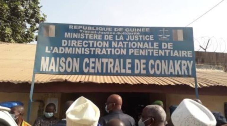 Affaire de pot-de-vin : deux commissaires de la HAC détenus à la maison centrale 