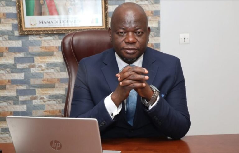 Le ministre Bogola Haba profite des JO de Paris pour faire voyager sa famille au compte de l&rsquo;Etat 