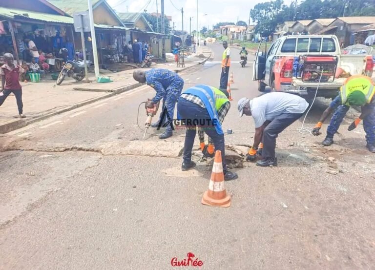 Opération de démolition des dos d&rsquo;âne anarchiques sur les voies urbaines de Conakry