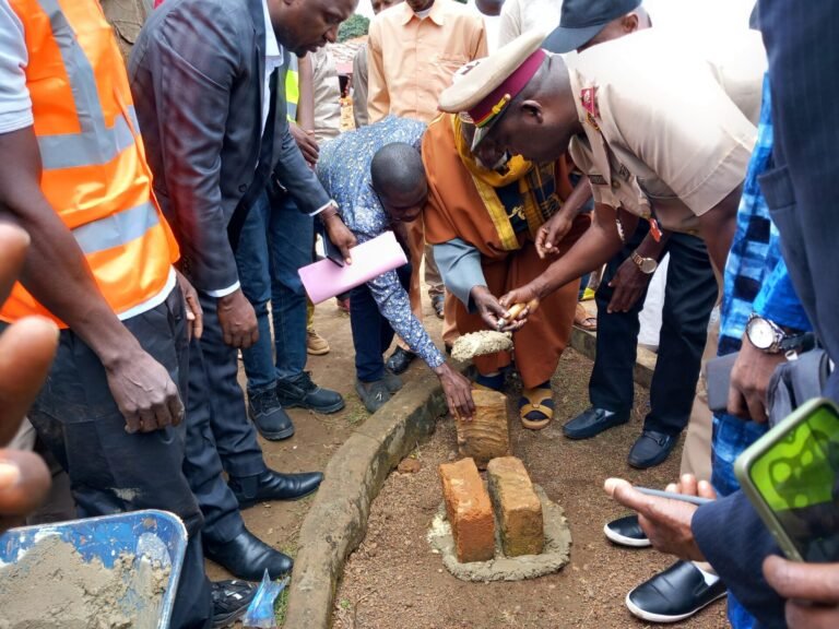 Mamou-Education : Pose de la première pierre des travaux d’extension de l’école primaire de Hamdallaye