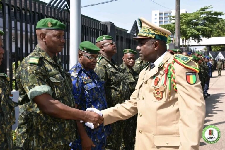 Guinée. Le chef d&rsquo;état-major de l&rsquo;armée de terre déconseille les militaires les réseaux sociaux 