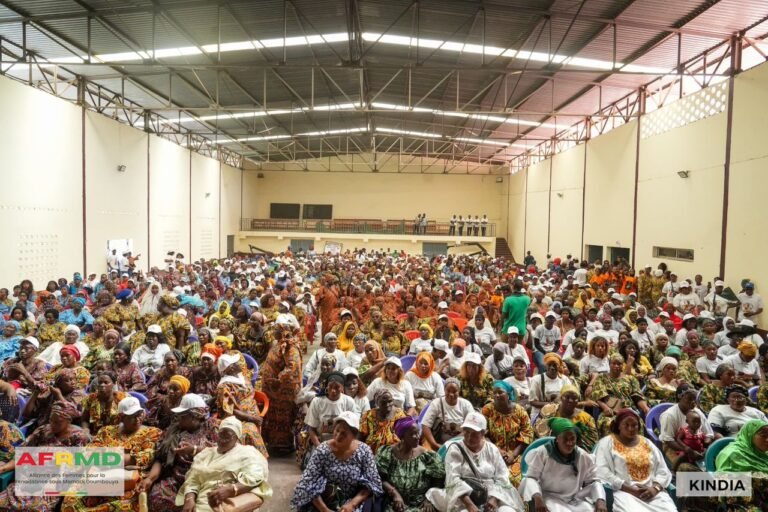 L’Alliance des Femmes pour la Renaissance sous Mamadi Doumbouya, fait le plein de la maison des jeunes de Kindia 