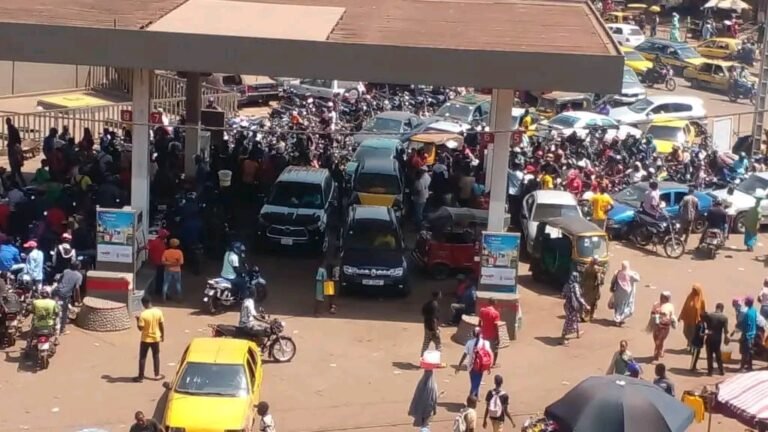 Guinée. La SONAP annonce l&rsquo;indisponibilité de l&rsquo;essence, ce lundi dans le pays 