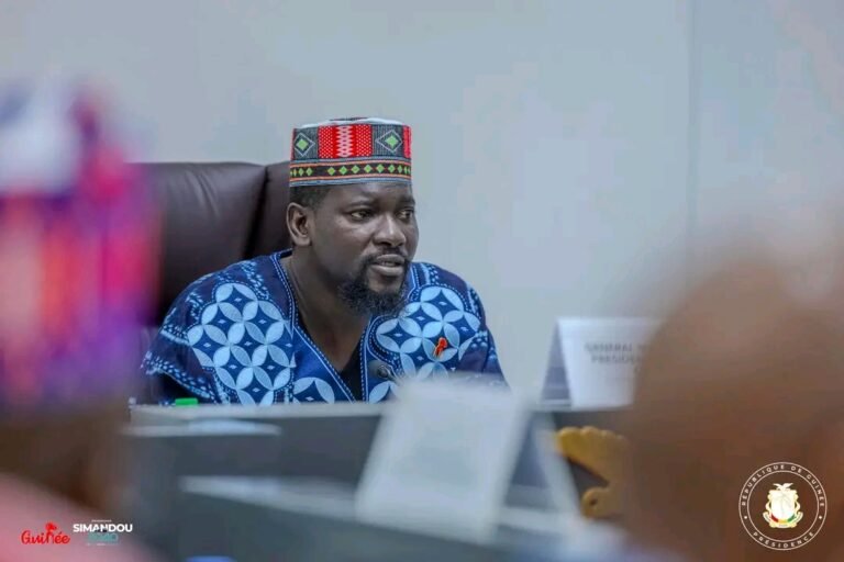 Gal. Mamadi Doumbouya invite les ministres à rester proches des préoccupations du peuple