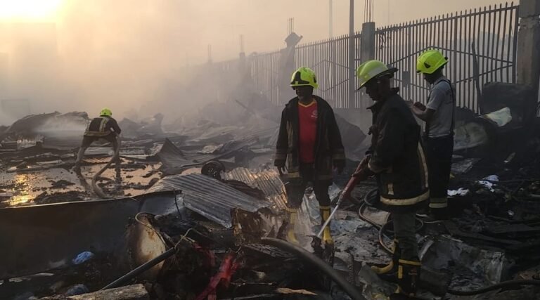 Conakry. Des boutiques et véhicules calcinés au marché Madina par un incendie 