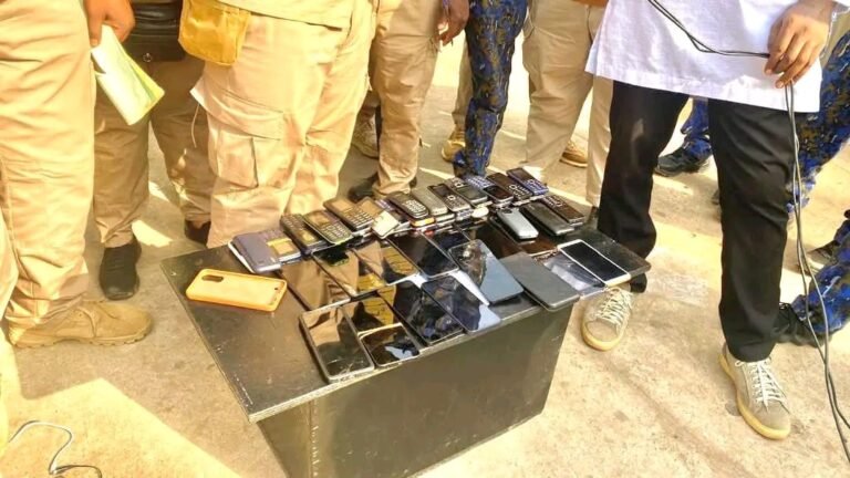 Maison centrale de Conakry : des téléphones et armes blanches retrouvés dans des cellules 