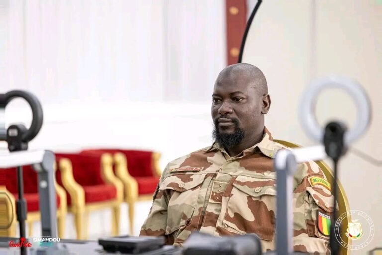 PN-RAVEC : Le Général Mamadi DOUMBOUYA donne l’exemple en s’enrôlant au palais Mohammed V