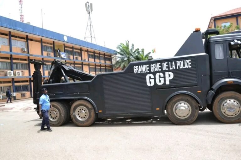 Guinée : la Police nationale muscle son arsenal avec une grue de 80 tonnes