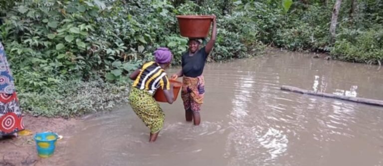 Beyla : Le district de Fouandou confronté à une pénurie d’eau potable 