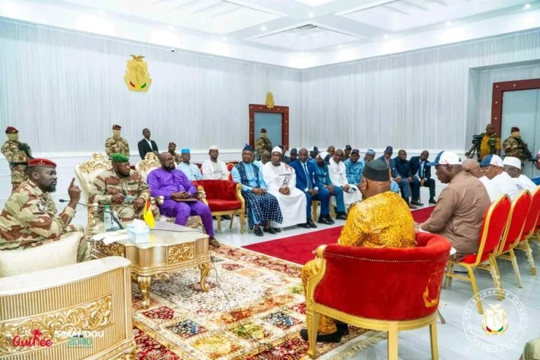 Général Mamadi Doumbouya donne des introductions aux ambassadeurs guinéens 