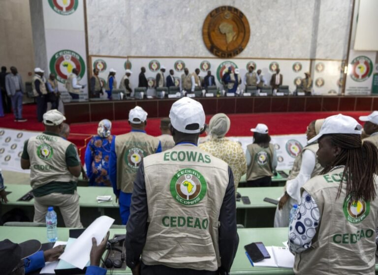 Guinée : onze experts de la CEDEAO déployés pour surveiller le référendum