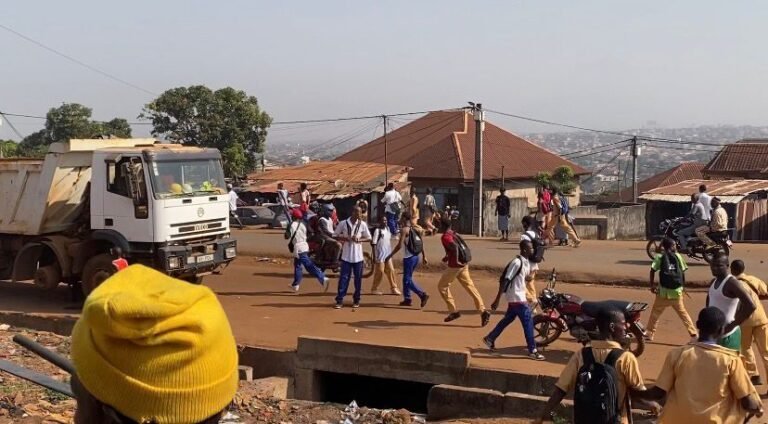 Grève dans l’Éducation : des élèves en colère paralysent le Grand Conakry
