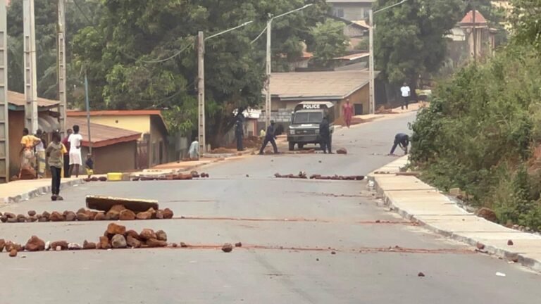 Manéah : des femmes de Kalokhöya exigent des ralentisseurs sur une nouvelle route après des accidents 