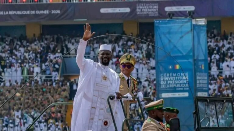 Guinée. Mamadi Doumbouya investi dans ses fonctions : “L&rsquo;autorité sera forte”, promet-il 
