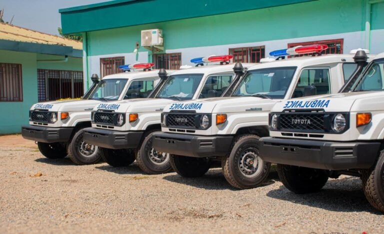 Santé : six nouvelles ambulances pour renforcer la prise en charge des urgences en Guinée 