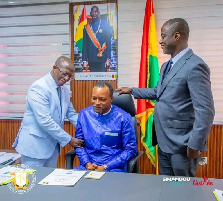 5ème République : Aboubacar Camara officiellement installé à la tête du ministère de l&rsquo;assainissement, de l&rsquo;hydraulique et des hydrocarbures 