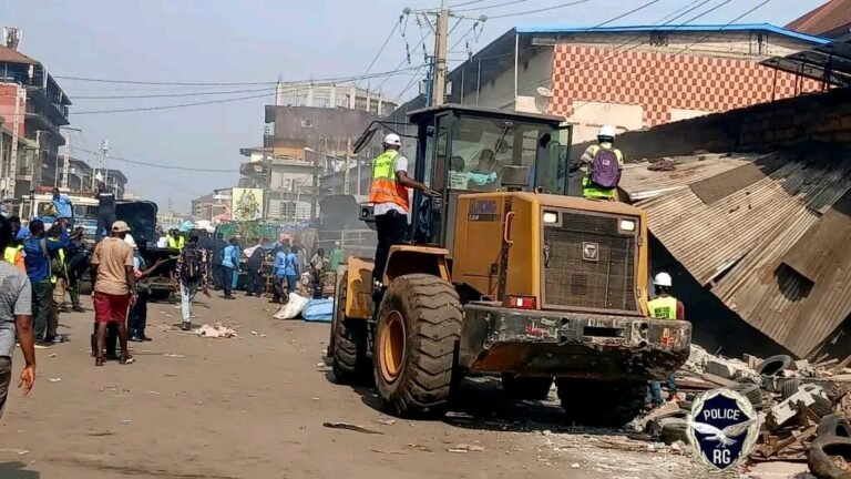 Conakry : vaste opération de déguerpissement sur la route Niger au niveau du marché Avaria