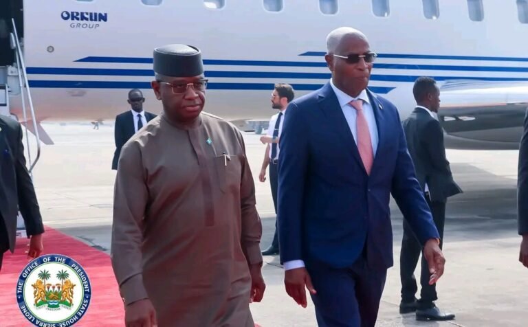 Julius Maada Bio à Conakry: “ j’attends avec impatience des discussions constructives”