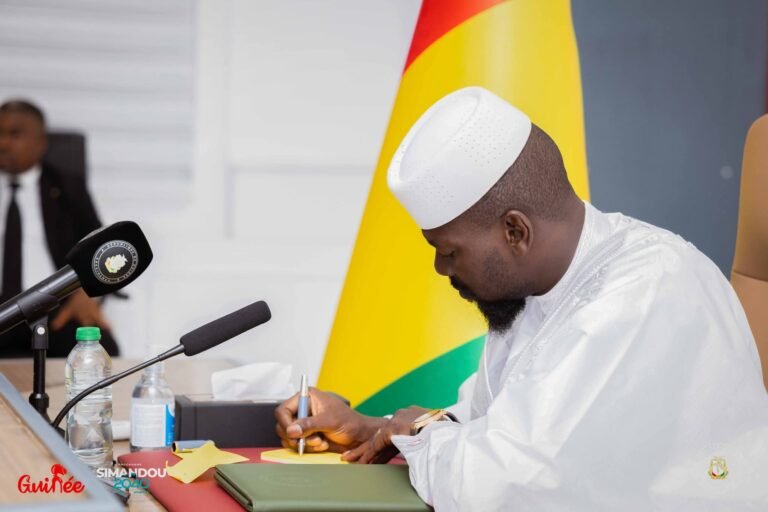 Mamadi Doumbouya désormais autorisé à gouverner par ordonnance : un tournant institutionnel majeur