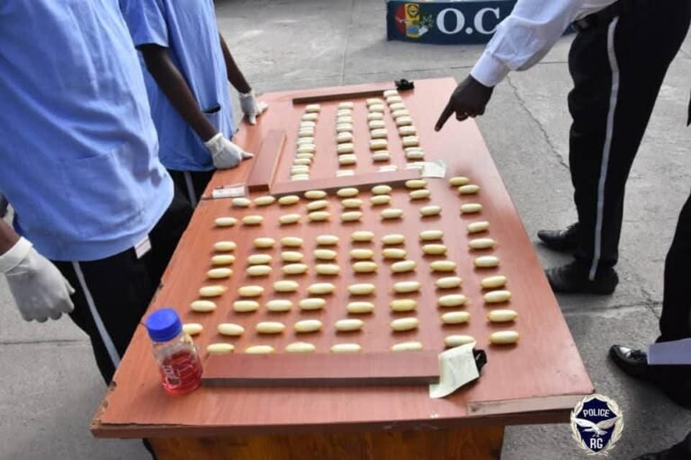 Trafic de cocaïne : 145 boules découvertes dans l’estomac de deux suspects à Conakry