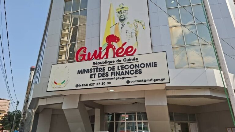 Fonction publique en Guinée : une dernière chance accordée à 599 agents absents au contrôle physique