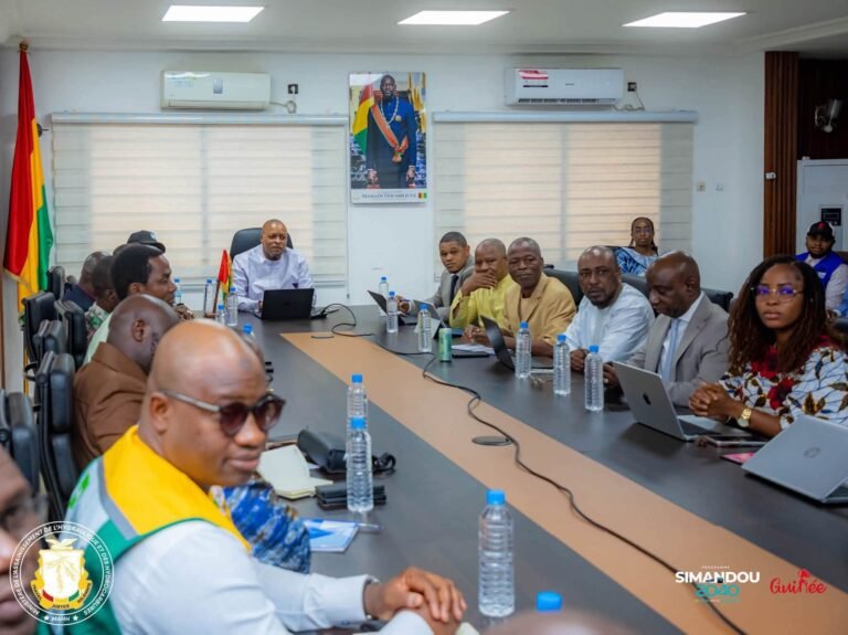Conakry : Aboubacar Camara en réunion avec les nouveaux maires sur les réformes de la salubrité urbaine