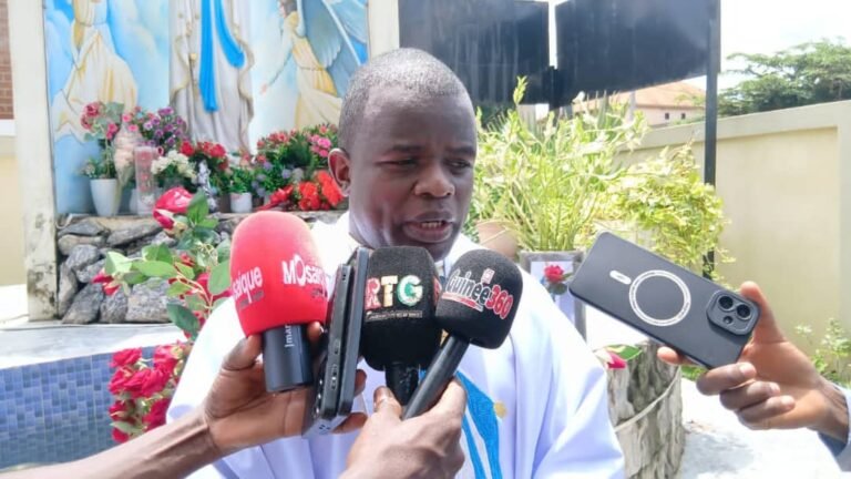 Assomption à Lambanyi : le père Francis Zuma appelle les Guinéens à s’unir pour la paix
