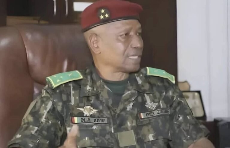 Général Mamadou Aliou Sow prend la parole pour le ministère de la Défense