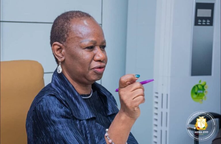 Éducation nationale : Bintou Keïta lève la suspension de trois cadres du ministère